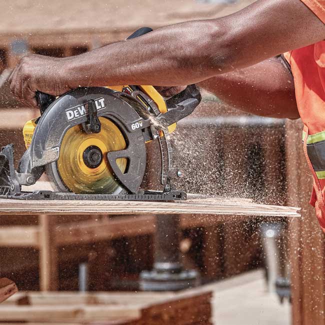 DeWALT Flexvolt 60V Max 71/4 in Cordless Worm Drive Style Saw with 9