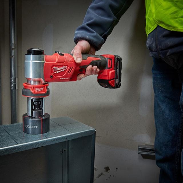 Milwaukee M18 Force Logic Six Ton Knockout Tool Kit