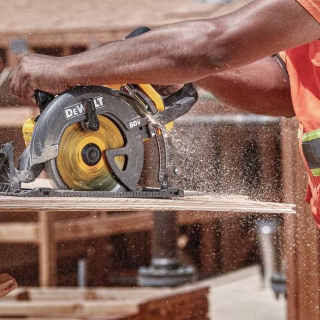 DeWALT Flexvolt 60V Max 71/4 in Cordless Worm Drive Style Saw with 9