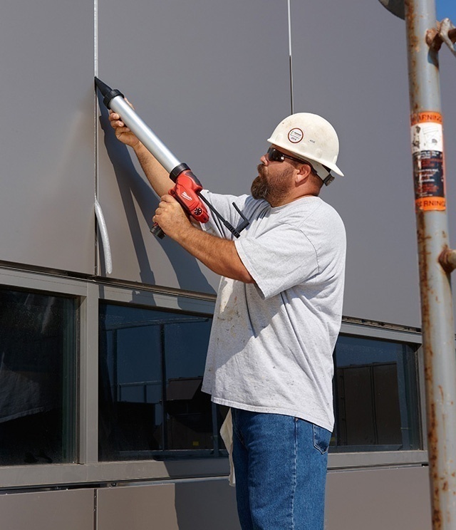 Milwaukee M12 Caulk and Adhesive Gun Kit (10 oz.)