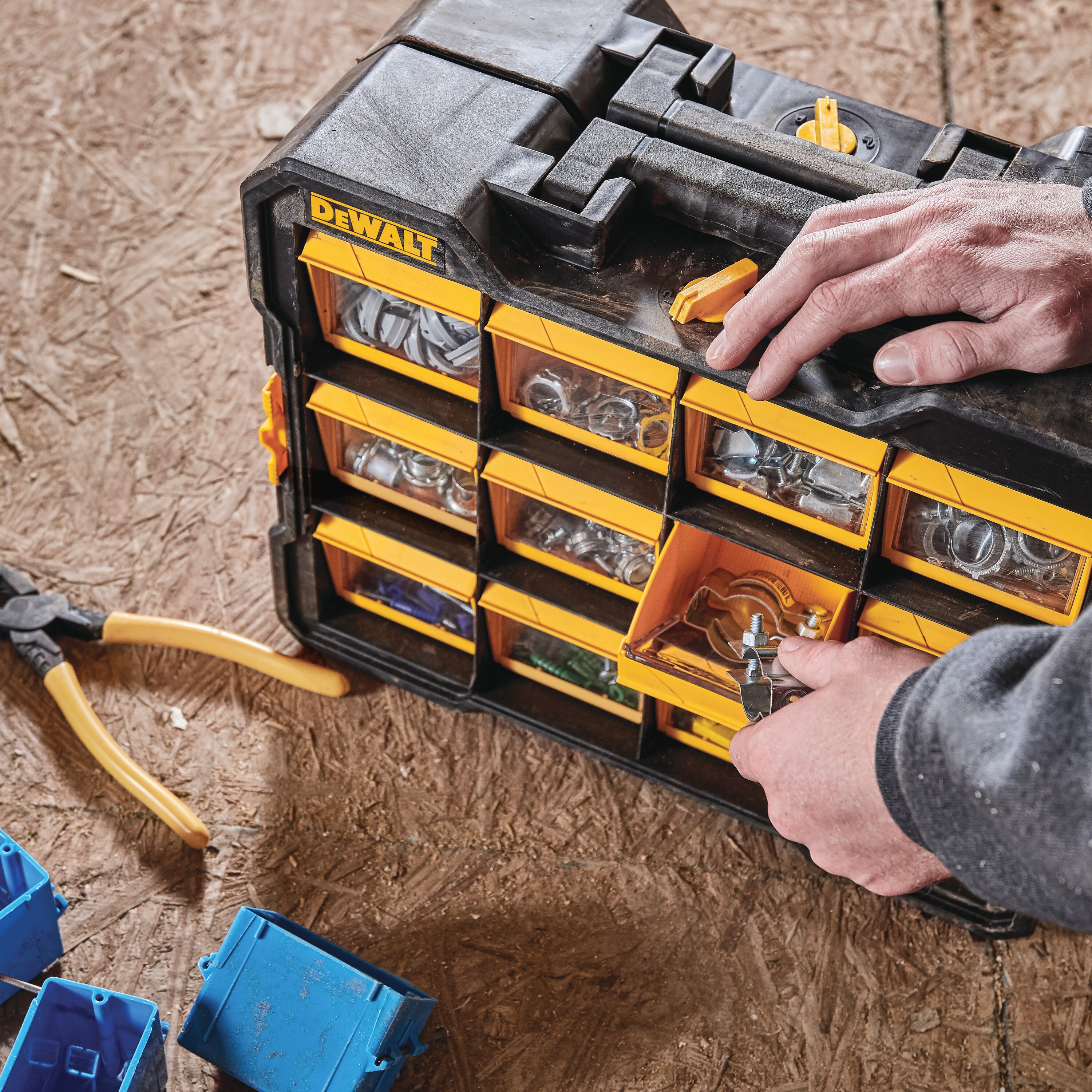 Dewalt DWST14121 Voltear Bin Organizador