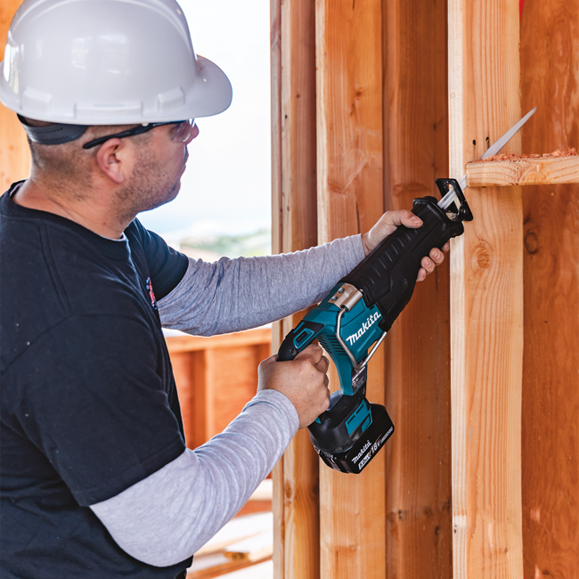 Makita 18V LXT Lithium-Ion Brushless Cordless Reciprocating Saw Kit (5.0Ah) from GME Supply
